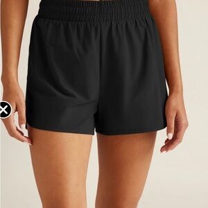 NWT Beyond Yoga Stride Shorts